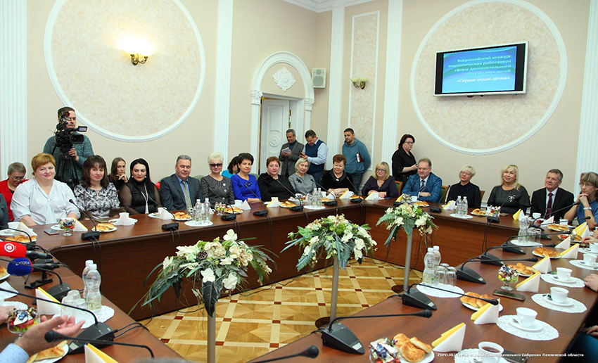 Награждение организаторов и победителей конкурса «Сердце отдаю детям» Награждение организаторов и победителей конкурса «Сердце отдаю детям»